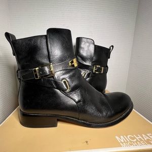 Michael Michael Kors Leather Booties With Gold Hardware Size 9.